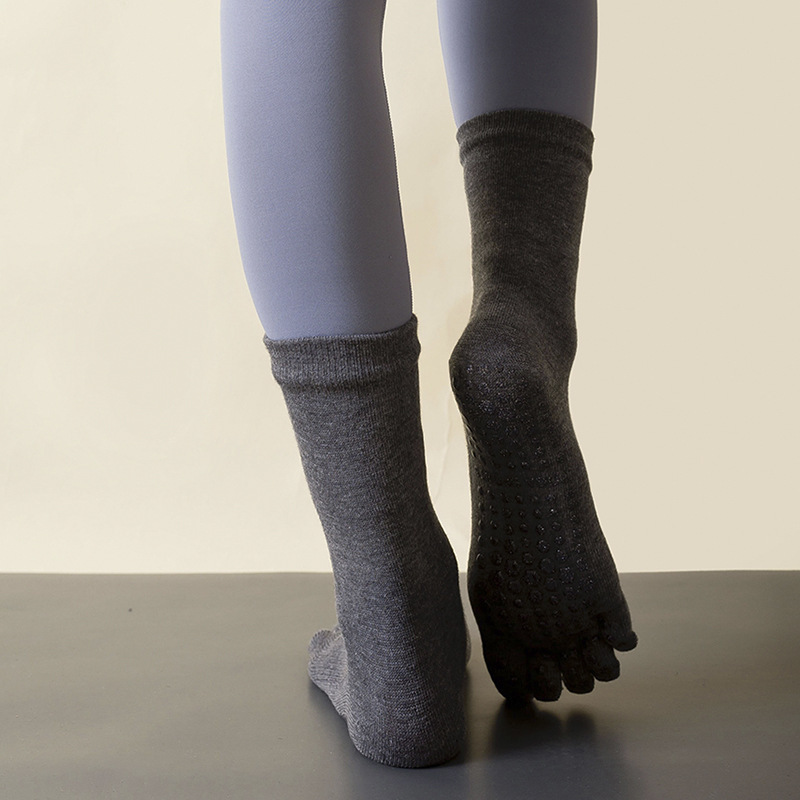Kaus Kaki Yoga Mid-Tube Wanita - Trampoline Park Sock ulasan dan harga